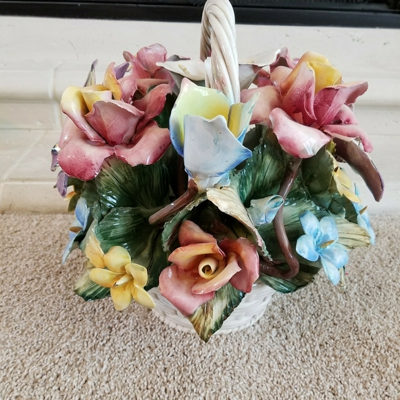 ❤EUC❤ CAPODIMONTE LARGE BASKET - Picture 13 of 16